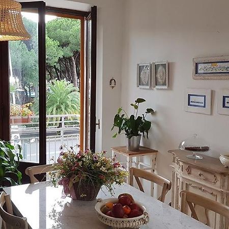 Brezza Marina Bed and Breakfast Marina Di Carrara Exteriör bild