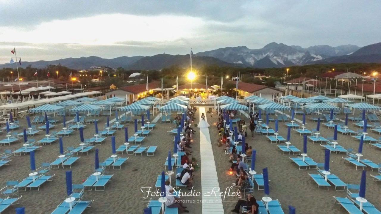 Brezza Marina Bed and Breakfast Marina Di Carrara Exteriör bild