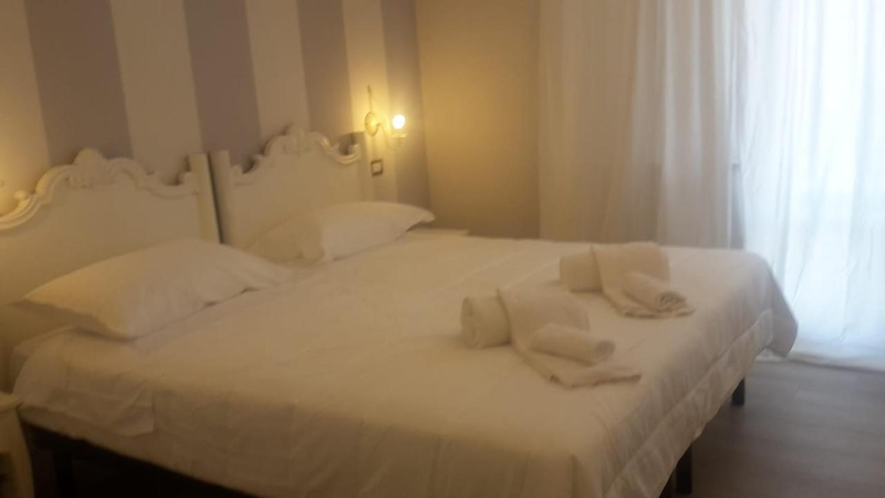 Brezza Marina Bed and Breakfast Marina Di Carrara Exteriör bild